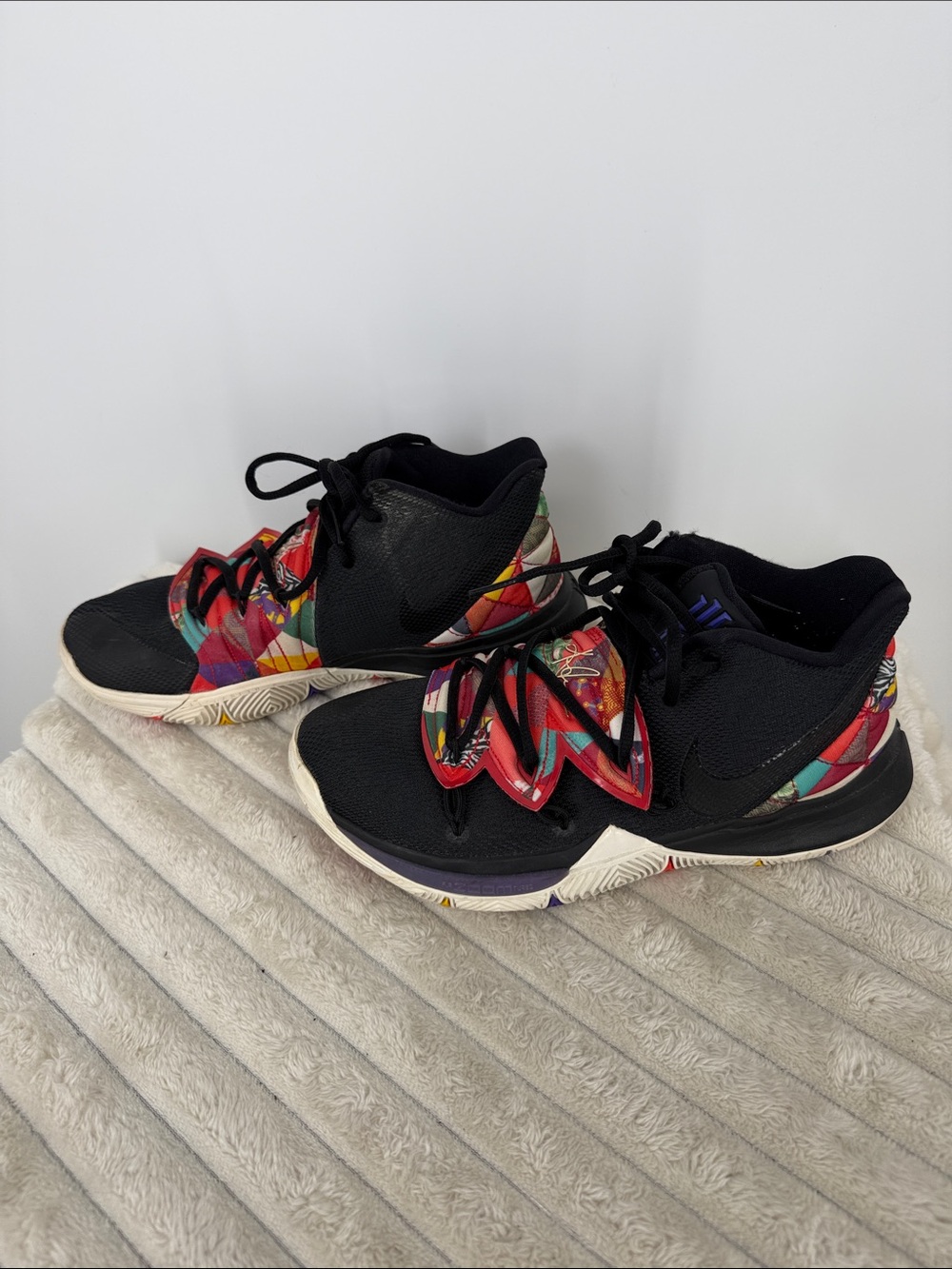 Nike Kyrie 5 "Chinese New Year" sneakers unisex size 7Mens/ 9womens